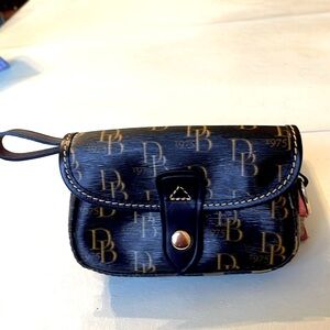 #Dooney&Bourke Wristlet
